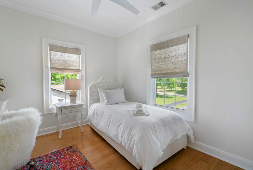 ABOVE - Lakeside Oasis Estate - Gallatin, Tennessee