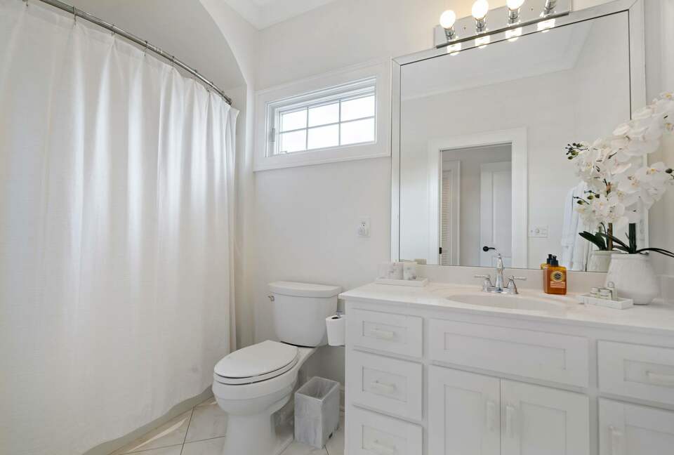 ABOVE - Lakeside Oasis Estate - Gallatin, Tennessee