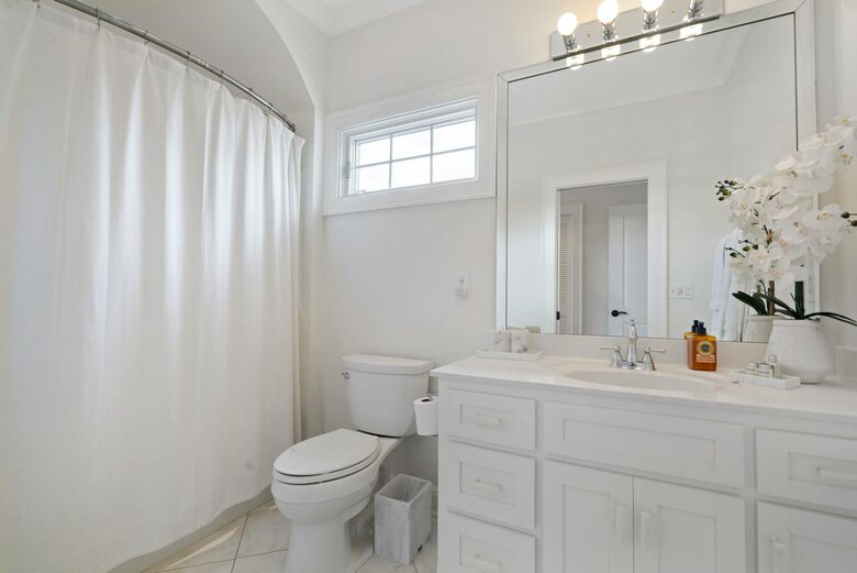 ABOVE - Lakeside Oasis Estate - Gallatin, Tennessee