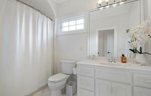 ABOVE - Lakeside Oasis Estate - Gallatin, Tennessee