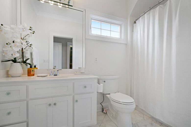 ABOVE - Lakeside Oasis Estate - Gallatin, Tennessee