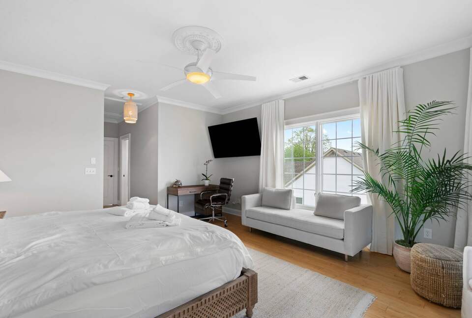 ABOVE - Lakeside Oasis Estate - Gallatin, Tennessee