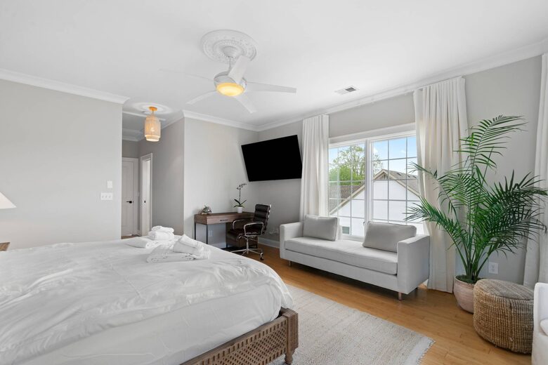 ABOVE - Lakeside Oasis Estate - Gallatin, Tennessee