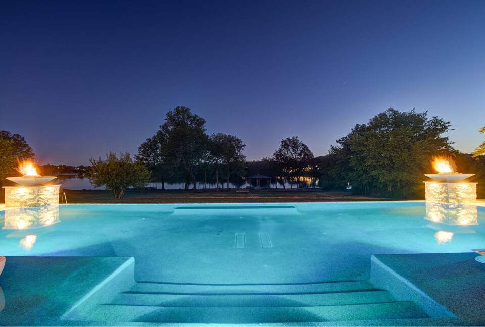 ABOVE - Lakeside Oasis Estate - Gallatin, Tennessee