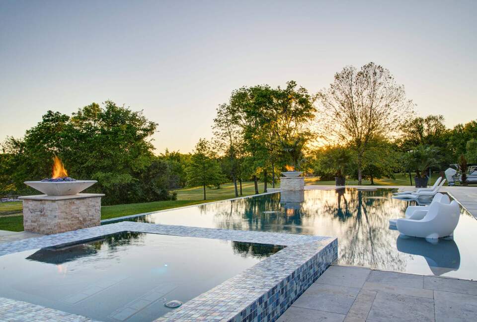 ABOVE - Lakeside Oasis Estate - Gallatin, Tennessee