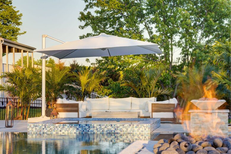 ABOVE - Lakeside Oasis Estate - Gallatin, Tennessee