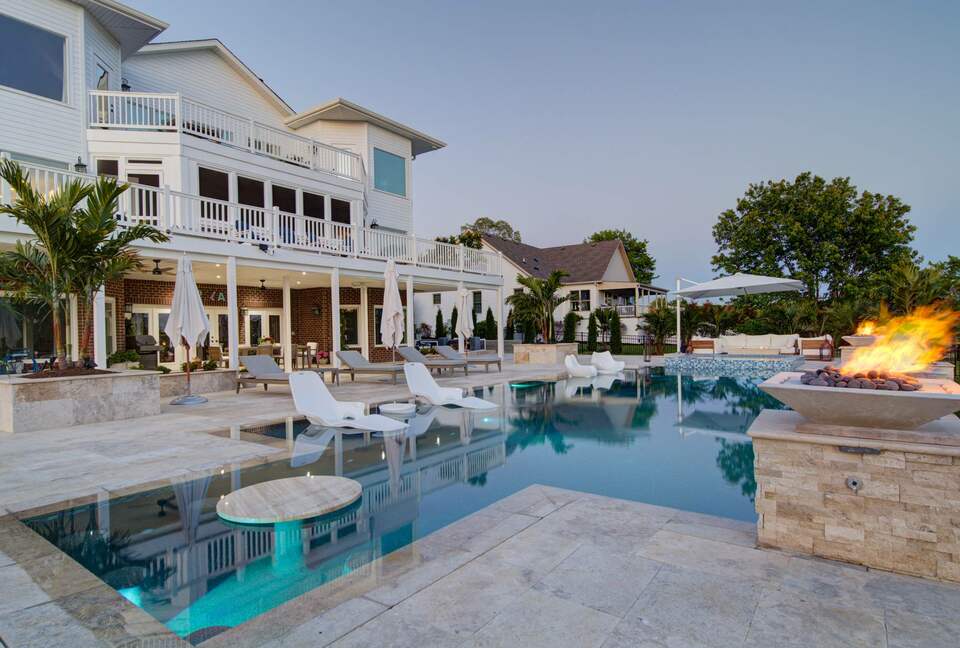 ABOVE - Lakeside Oasis Estate - Gallatin, Tennessee