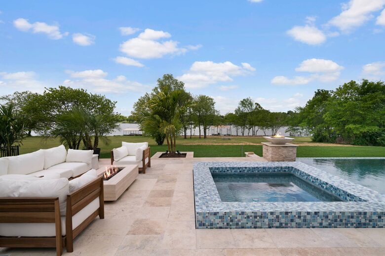 ABOVE - Lakeside Oasis Estate - Gallatin, Tennessee