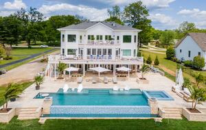ABOVE - Lakeside Oasis Estate - Gallatin, Tennessee