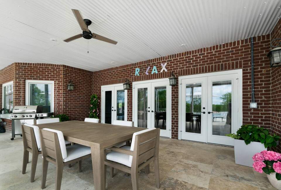 ABOVE - Lakeside Oasis Estate - Gallatin, Tennessee