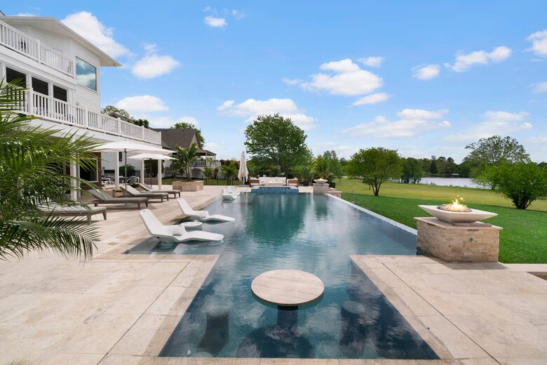 ABOVE - Lakeside Oasis Estate - Gallatin, Tennessee