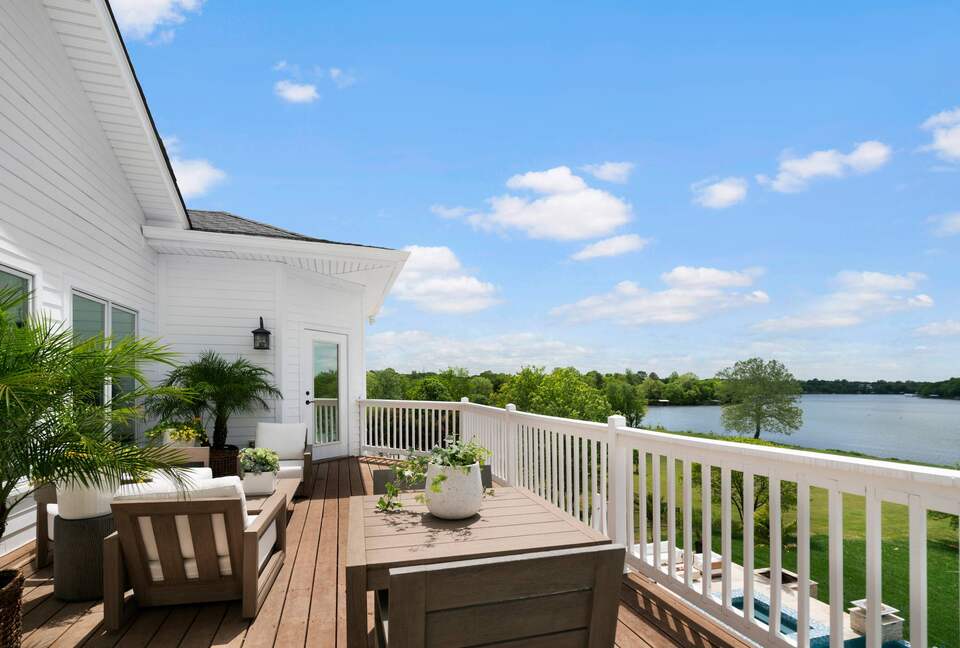 ABOVE - Lakeside Oasis Estate - Gallatin, Tennessee