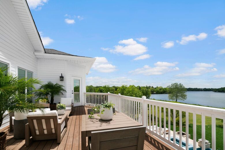 ABOVE - Lakeside Oasis Estate - Gallatin, Tennessee