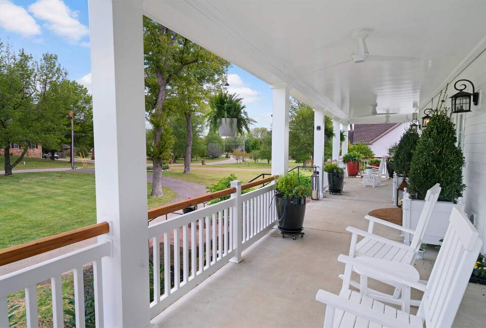 ABOVE - Lakeside Oasis Estate - Gallatin, Tennessee