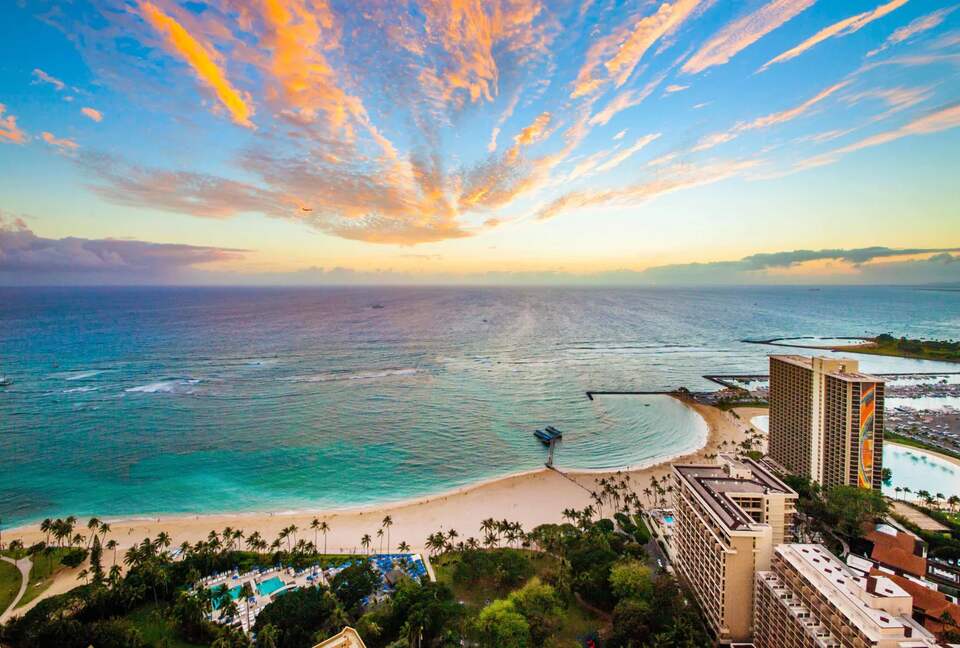 Hilton Honolulu Studio Above Waikiki Beach - Honolulu, Hawaii