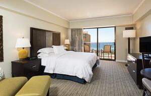 Hilton Honolulu Studio Above Waikiki Beach - Honolulu, Hawaii