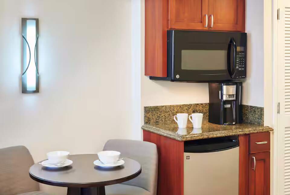 Hilton Honolulu Studio Above Waikiki Beach - Honolulu, Hawaii