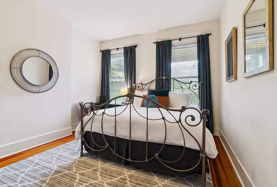 Elegant Southside Residence | A Walkable Historic Chattanooga Retreat - Chattanooga, Tennessee