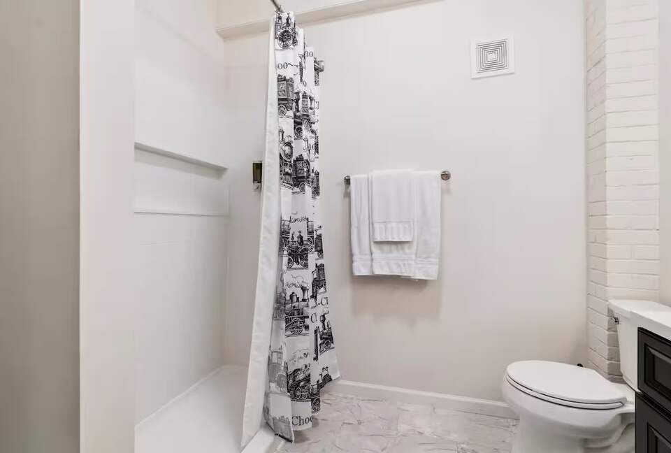 Elegant Southside Residence | A Walkable Historic Chattanooga Retreat - Chattanooga, Tennessee