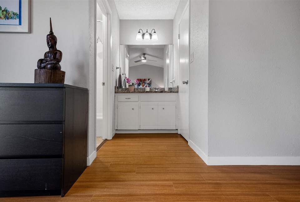 Serene Twinberry Townhome | A Refined Retreat in Westlake Hills - Austin, Texas