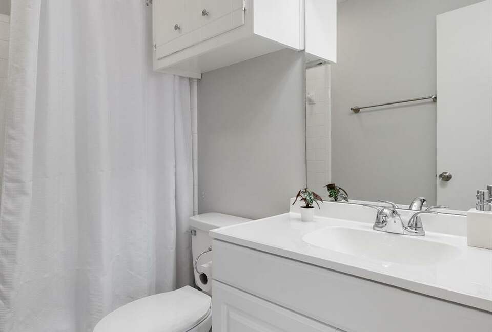 Serene Twinberry Townhome | A Refined Retreat in Westlake Hills - Austin, Texas