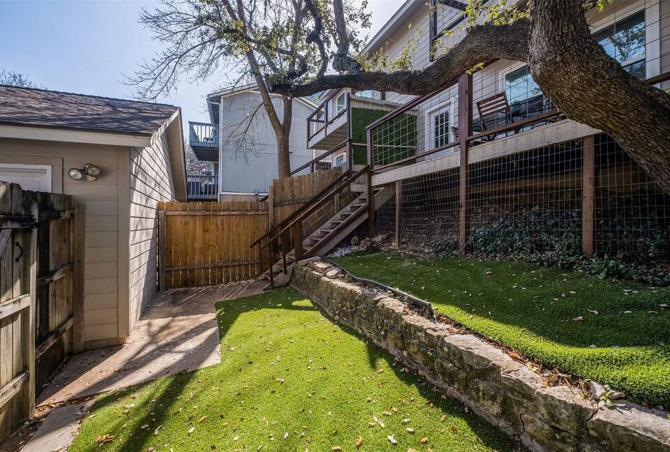 Serene Twinberry Townhome | A Refined Retreat in Westlake Hills - Austin, Texas