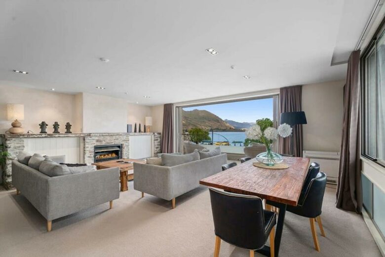 Elegant Retreat with Mountain and Water Vistas - Wānaka, New Zealand