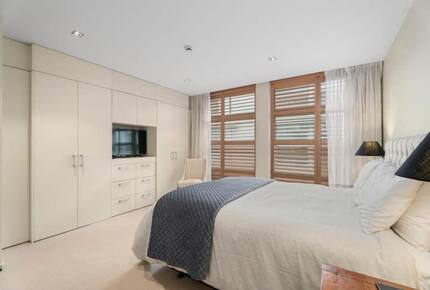 Elegant Retreat with Mountain and Water Vistas - Wānaka, New Zealand