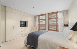 Elegant Retreat with Mountain and Water Vistas - Wānaka, New Zealand