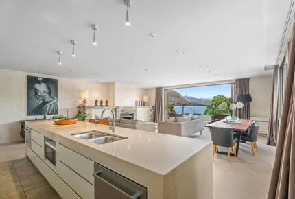 Elegant Retreat with Mountain and Water Vistas - Wānaka, New Zealand