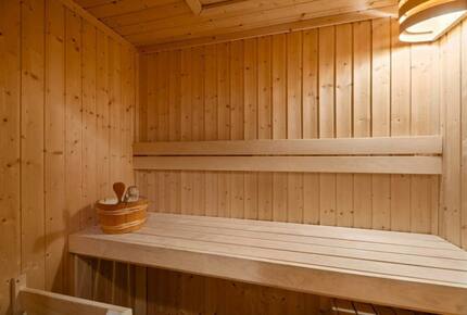 Elegant Retreat with Mountain and Water Vistas - Wānaka, New Zealand