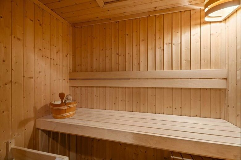 Elegant Retreat with Mountain and Water Vistas - Wānaka, New Zealand