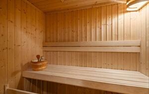 Elegant Retreat with Mountain and Water Vistas - Wānaka, New Zealand