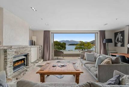 Elegant Retreat with Mountain and Water Vistas - Wānaka, New Zealand
