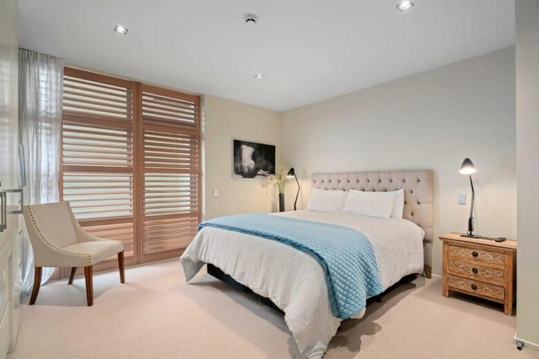 Elegant Retreat with Mountain and Water Vistas - Wānaka, New Zealand