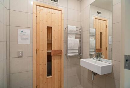 Elegant Retreat with Mountain and Water Vistas - Wānaka, New Zealand