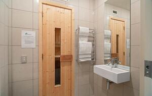 Elegant Retreat with Mountain and Water Vistas - Wānaka, New Zealand