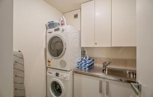 Elegant Retreat with Mountain and Water Vistas - Wānaka, New Zealand