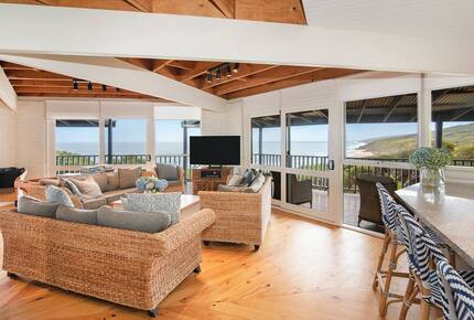 "The Yallingup Beach House" - a panoramic surf & sunset retreat - Yallingup, Australia