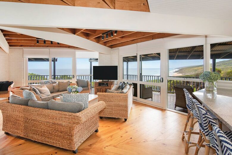 "The Yallingup Beach House" - a panoramic surf & sunset retreat - Yallingup, Australia