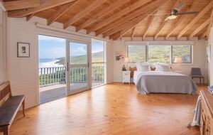 "The Yallingup Beach House" - a panoramic surf & sunset retreat - Yallingup, Australia