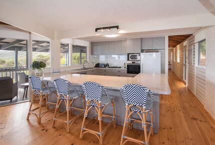 "The Yallingup Beach House" - a panoramic surf & sunset retreat - Yallingup, Australia