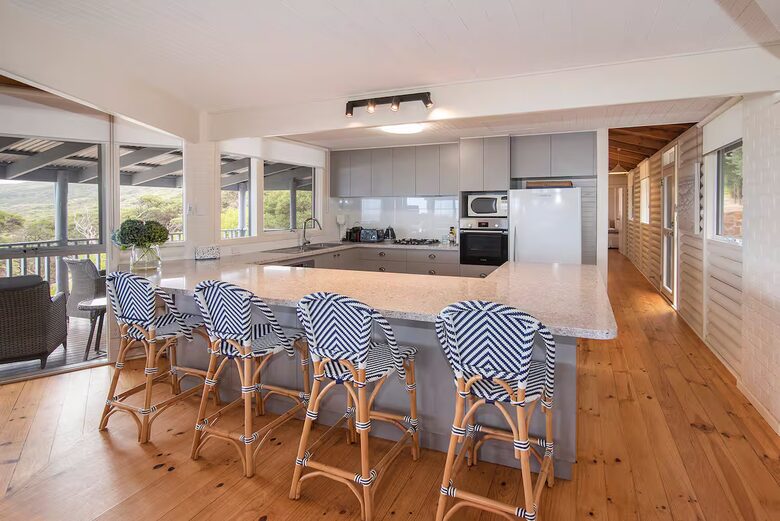 "The Yallingup Beach House" - a panoramic surf & sunset retreat - Yallingup, Australia