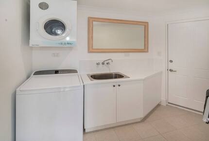 "The Yallingup Beach House" - a panoramic surf & sunset retreat - Yallingup, Australia