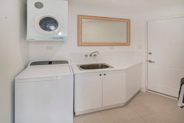 "The Yallingup Beach House" - a panoramic surf & sunset retreat - Yallingup, Australia