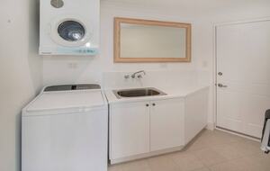 "The Yallingup Beach House" - a panoramic surf & sunset retreat - Yallingup, Australia