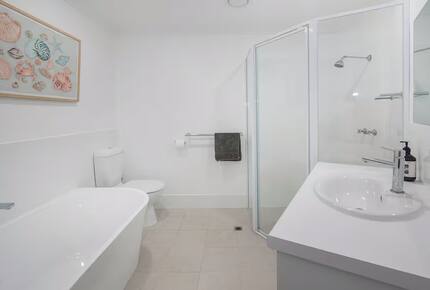 "The Yallingup Beach House" - a panoramic surf & sunset retreat - Yallingup, Australia