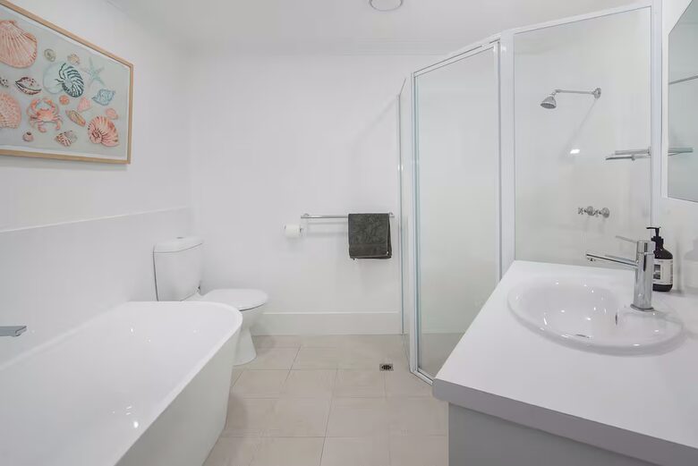 "The Yallingup Beach House" - a panoramic surf & sunset retreat - Yallingup, Australia