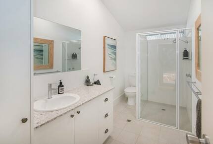 "The Yallingup Beach House" - a panoramic surf & sunset retreat - Yallingup, Australia