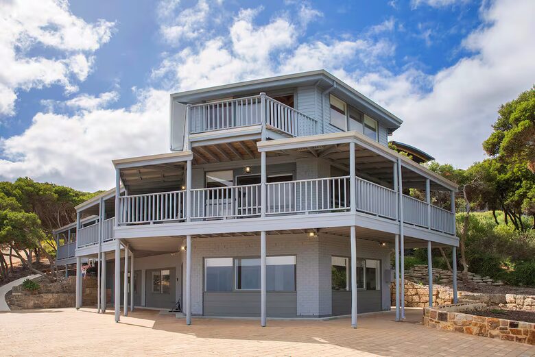 "The Yallingup Beach House" - a panoramic surf & sunset retreat - Yallingup, Australia